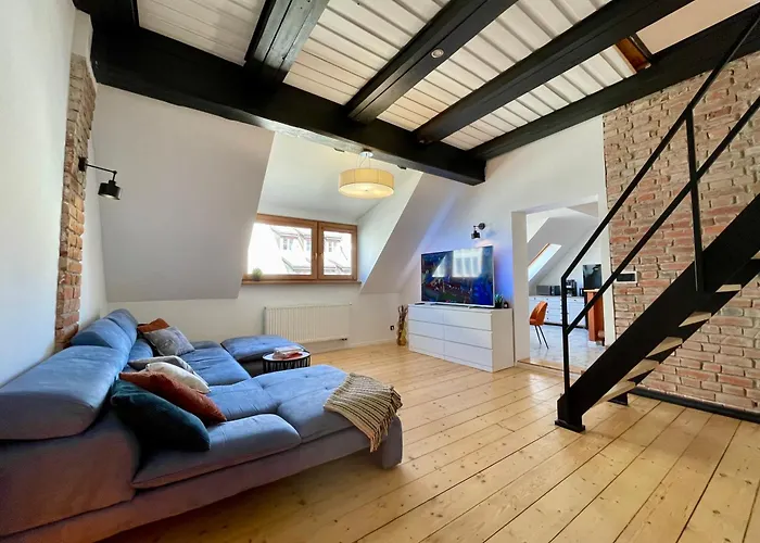 93 M2 Kino Na Dachu Rynek Daire *